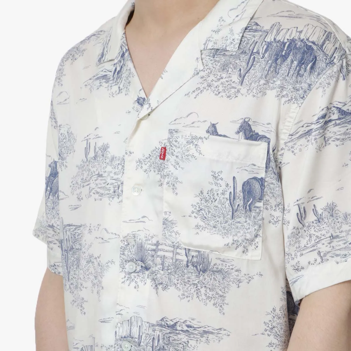 Levis Mens Sunset Camp Shirt – Stylish Short Sleeve Button-Up with Breathable Fabric and Relaxed Fit.